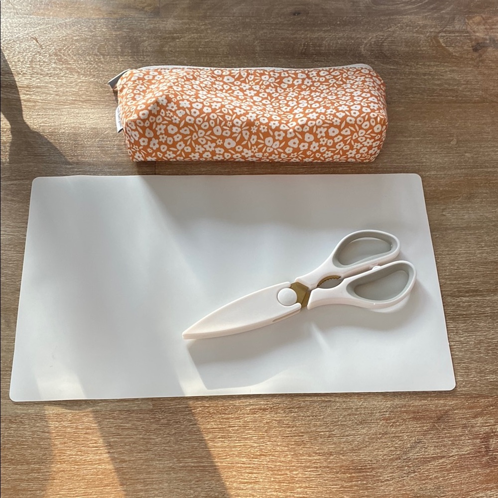 Yeah Baby Goods | Restaurant Essentials Pouch | White & Orange Flowers